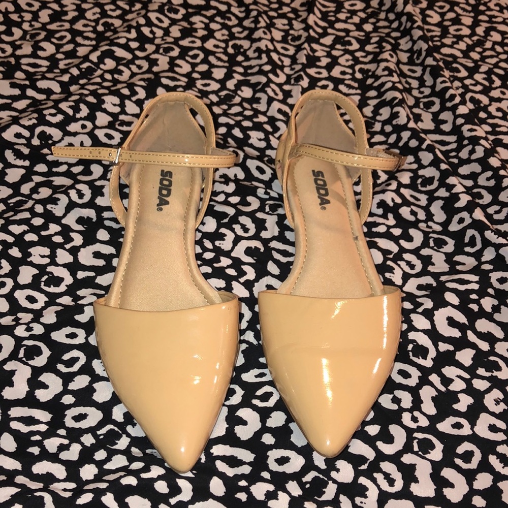 Nude flats